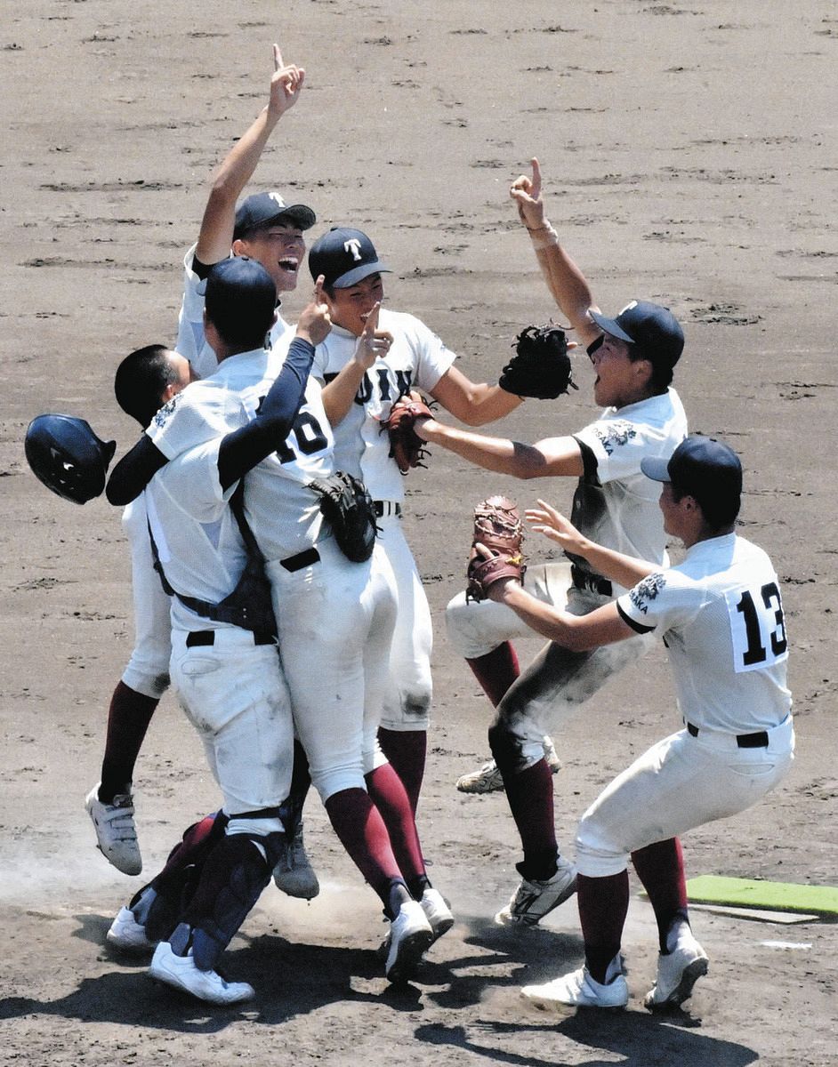 大阪桐蔭、2年ぶり13度目の優勝 プロ注目2年生右腕、森陽樹が1失点15奪