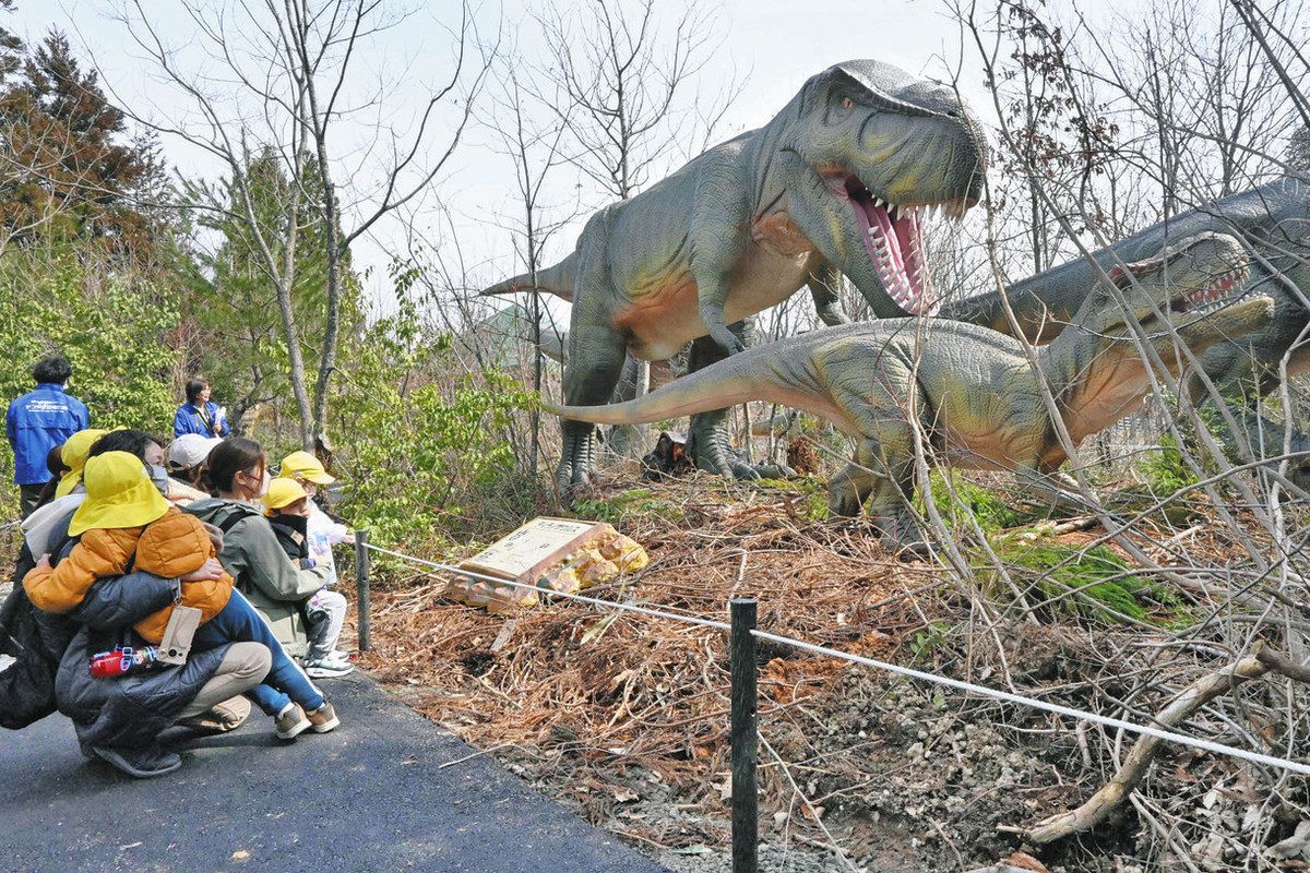恐竜ロボ増えパワーアップ かつやまディノパークきょう再開 ティラノや