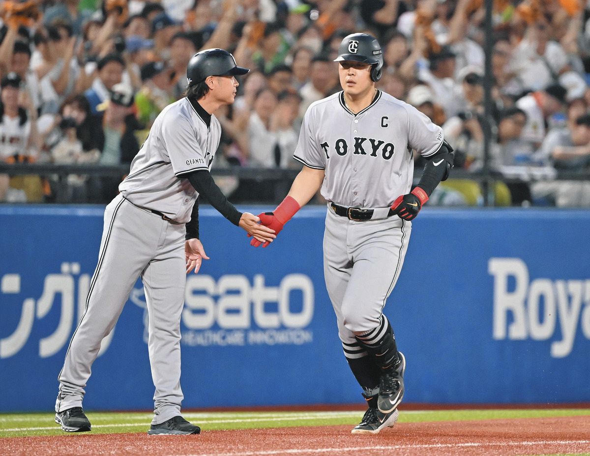 巨人『第89代』4番・岡本和真、14号2ランに『第64代』4番の清原和博