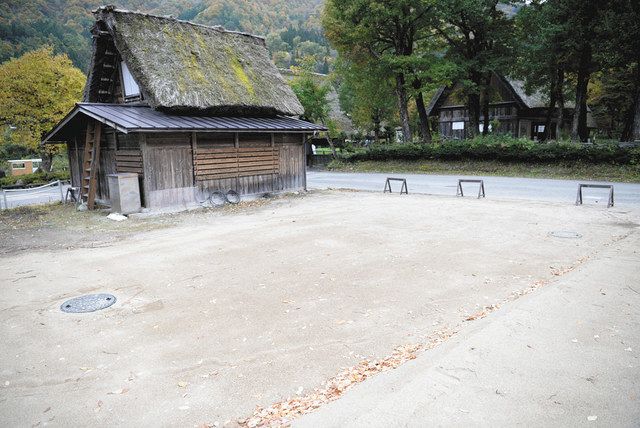 火災を受け、今年地下に設置した消火用の貯水槽＝白川村荻町で 