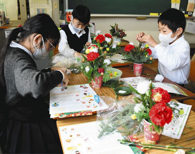 もうすぐｘマス フラワーアレンジ楽しむ 守山 中洲小で生花店など手ほどき 中日新聞web