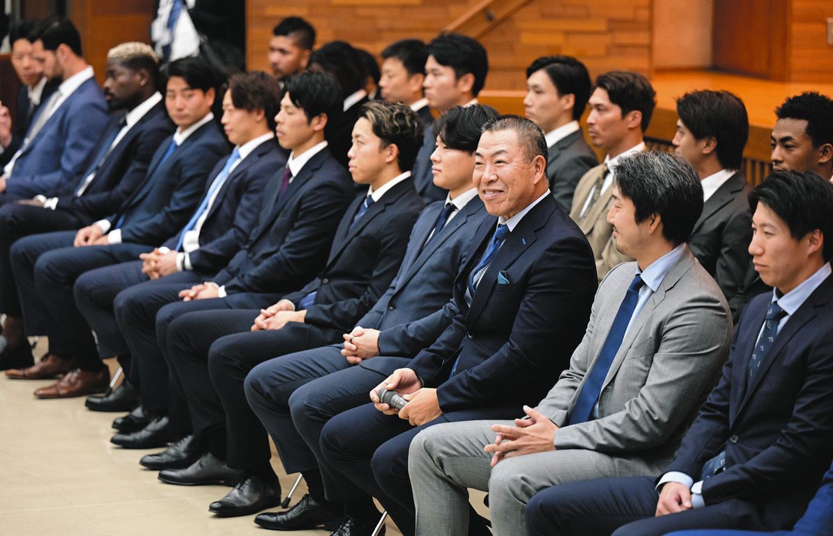 中日新聞本社でドラゴンズの激励会 大島オーナー「グラウンドを縦横
