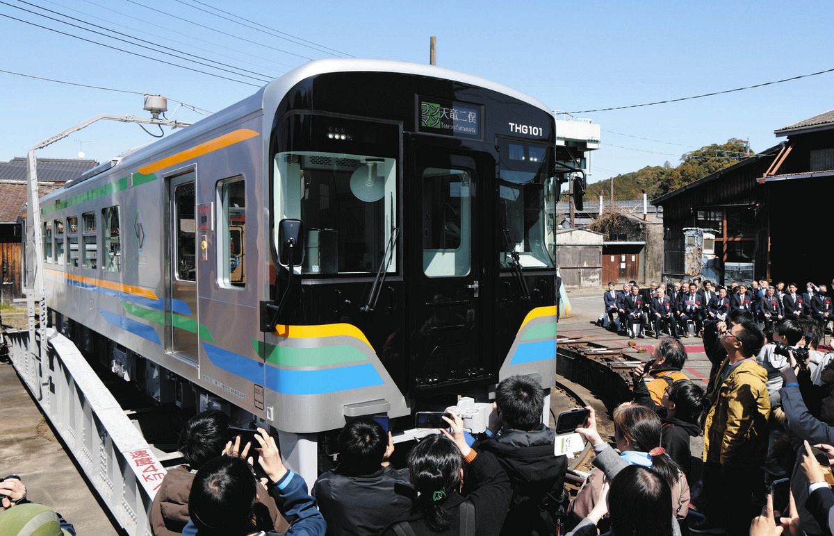 天浜線新型車「THG100形」出発！ 天竜二俣駅で式典 観光で増収