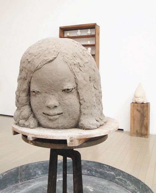 焼成前の少女頭像、会場で急きょ作陶 岐阜・多治見、奈良美智さん新作