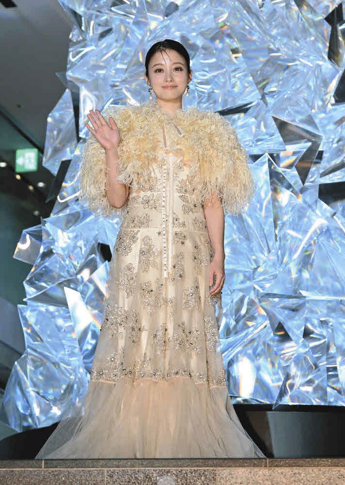 public tokyo ジャガードフリンジニットベスト 橋本環奈着用 PUBLIC TOKYO ジャガードフリンジニットベスト 橋本環奈着用 - メルカリ