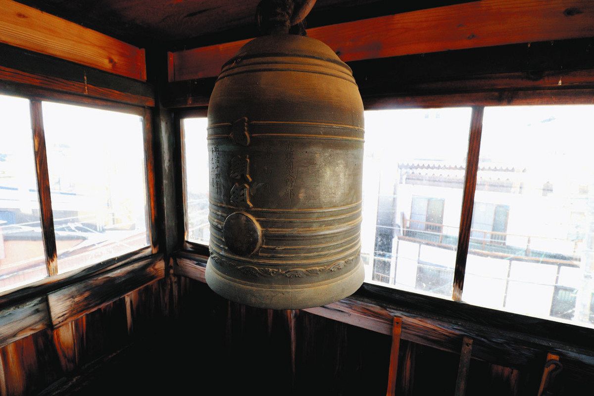 宝物見つけた！＞家屋に埋もれた町のシンボル 山桜神社境内の火の見櫓 