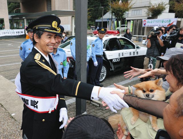 動画・写真多数】伊藤英明さんが郡上で一日署長 詐欺防止などを