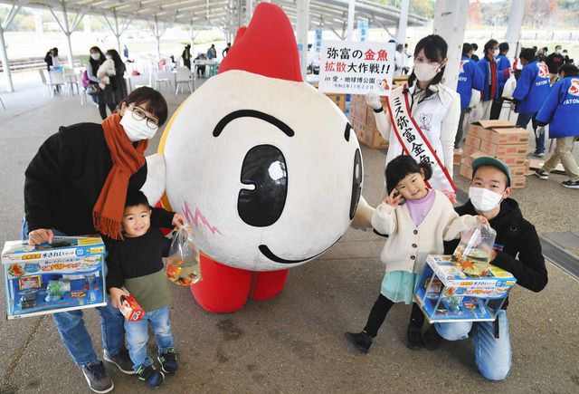 弥富の金魚拡散へ 大作戦 業者支援 ファン開拓に無料で配布 中日新聞web