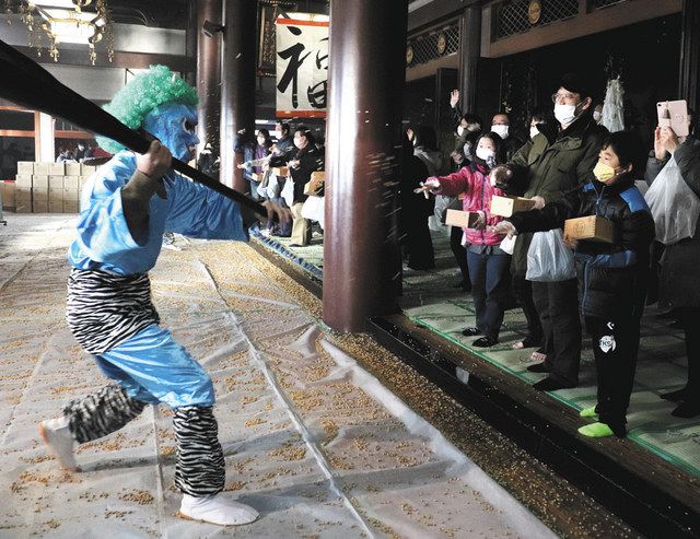 例年より小さな声で「鬼は外」「福は内」 一畑山薬師寺で節分豆まき祭：中日新聞Web