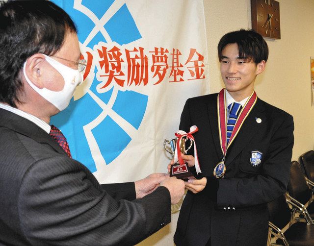 社交ダンス 全日本ユース 初優勝 松本国際高の太田さん 喜びを塩尻市長に報告 中日新聞web