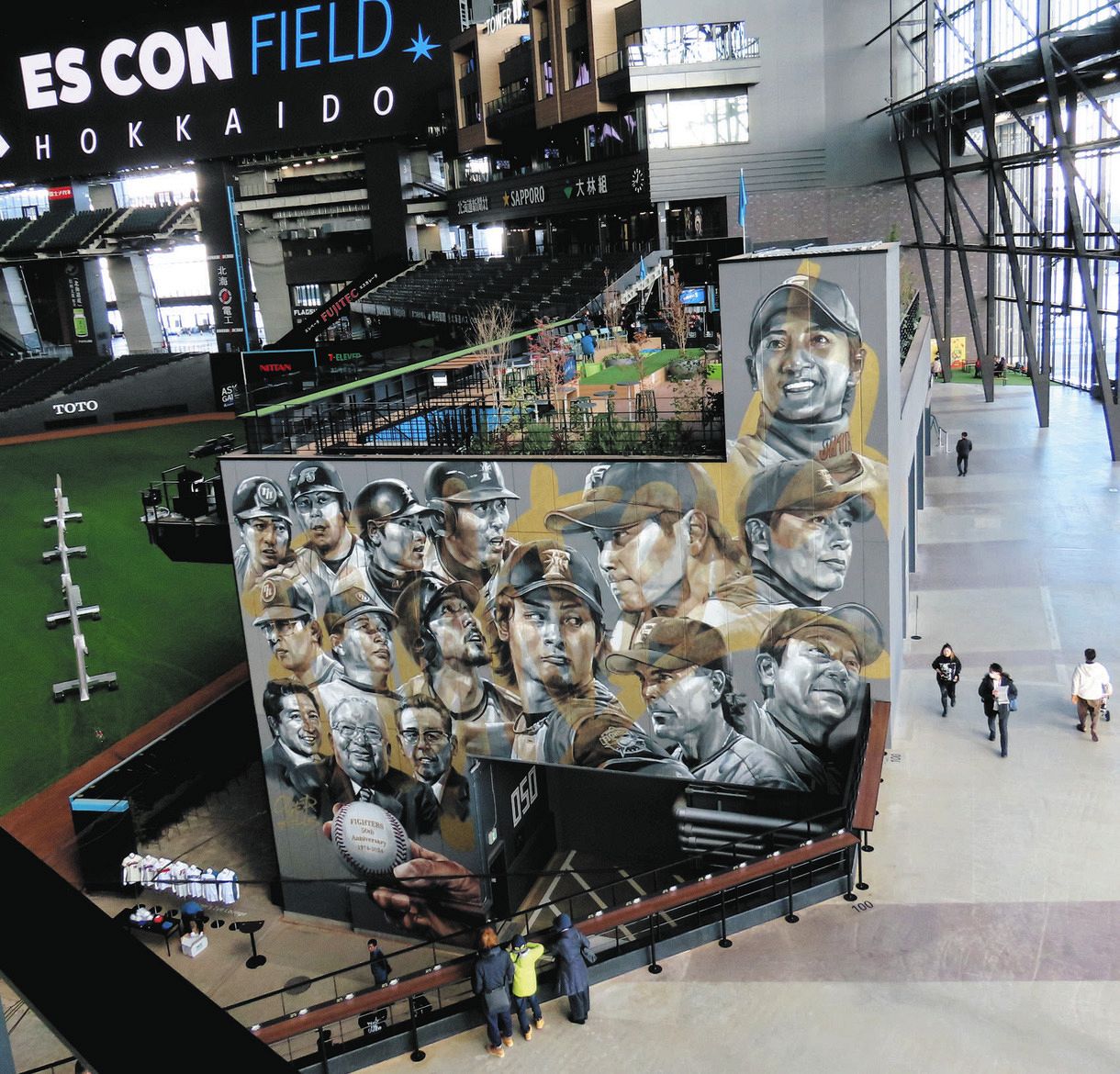 ◇ダルビッシュ有、大谷翔平らが描かれた巨大「ウォールアート」：中日