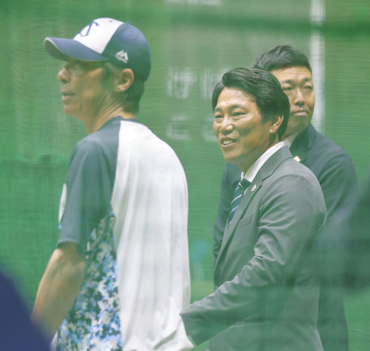 侍ジャパン」井端弘和監督、プレミア12に向け神宮から12球団視察
