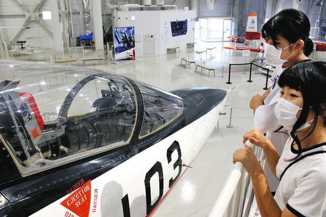 T−2CCV研究機操縦席見て 各務原・空宙博で特別公開：中日新聞Web