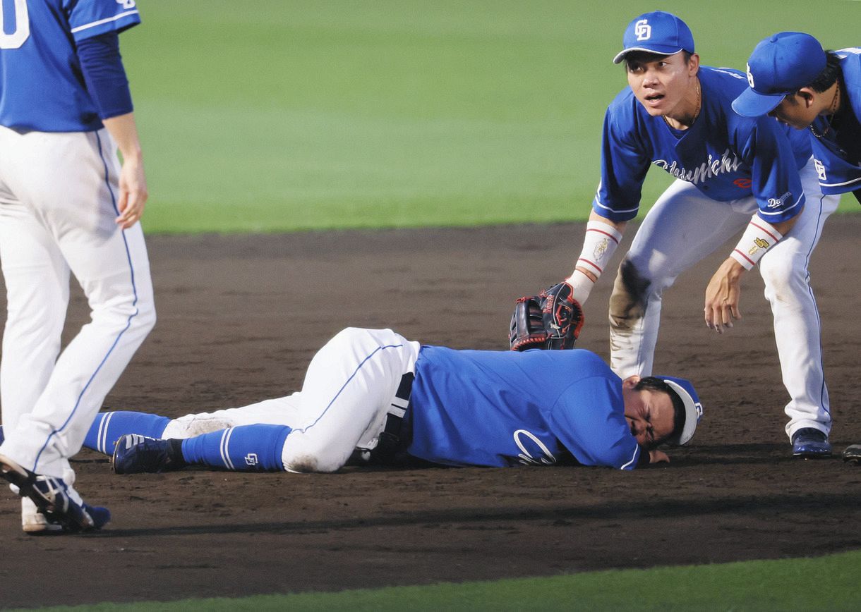 ◇心配… 中日・高橋周平、負傷交代【写真複数】：中日スポーツ・東京中