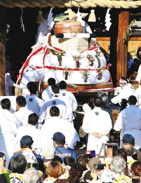 困難越え大鏡餅奉納 稲沢、きょう国府宮はだか祭 ：中日新聞Web