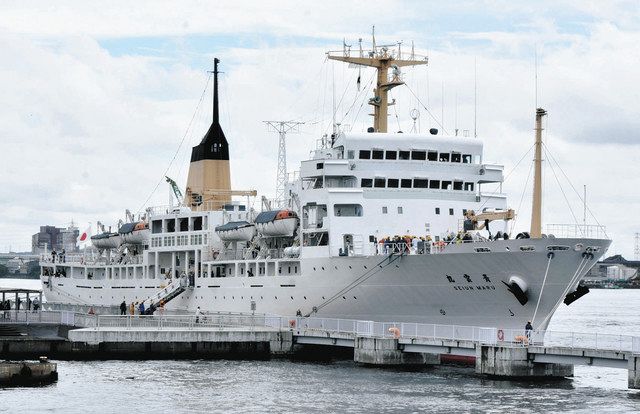 練習汽船「青雲丸」が名古屋港へ ガーデンふ頭、イルミネーション点灯