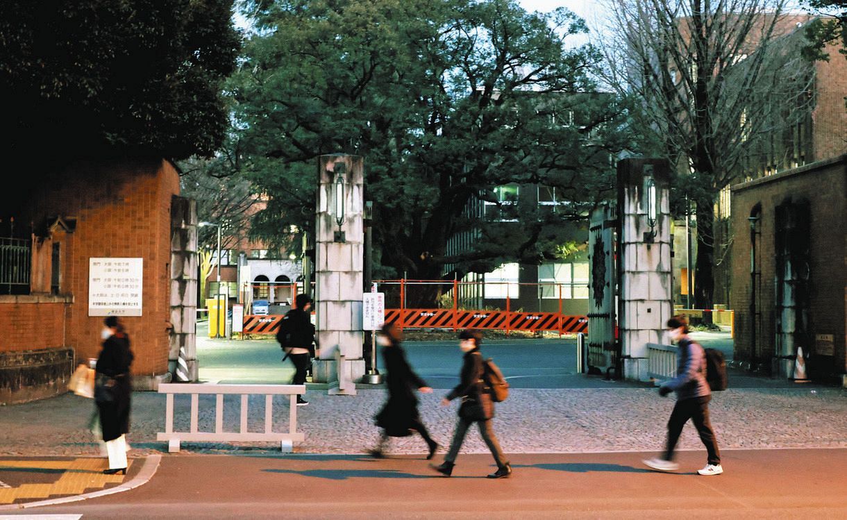 東大に向かう電車で「男が液体まき火をつけようと」 東大前刺傷公判で乗客証言：中日新聞Web