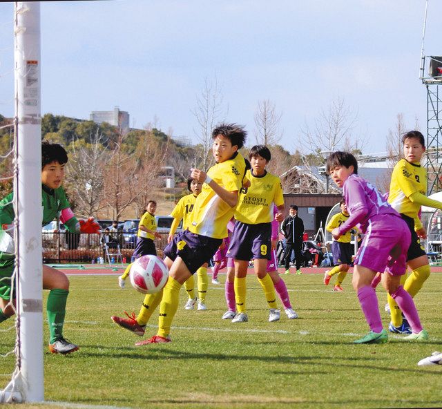 全日本高校女子サッカー 藤枝順心 快勝８強 中日新聞しずおかweb