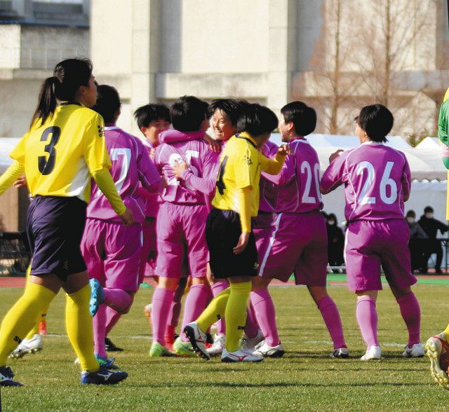 全日本高校女子サッカー 藤枝順心 快勝８強 中日新聞しずおかweb