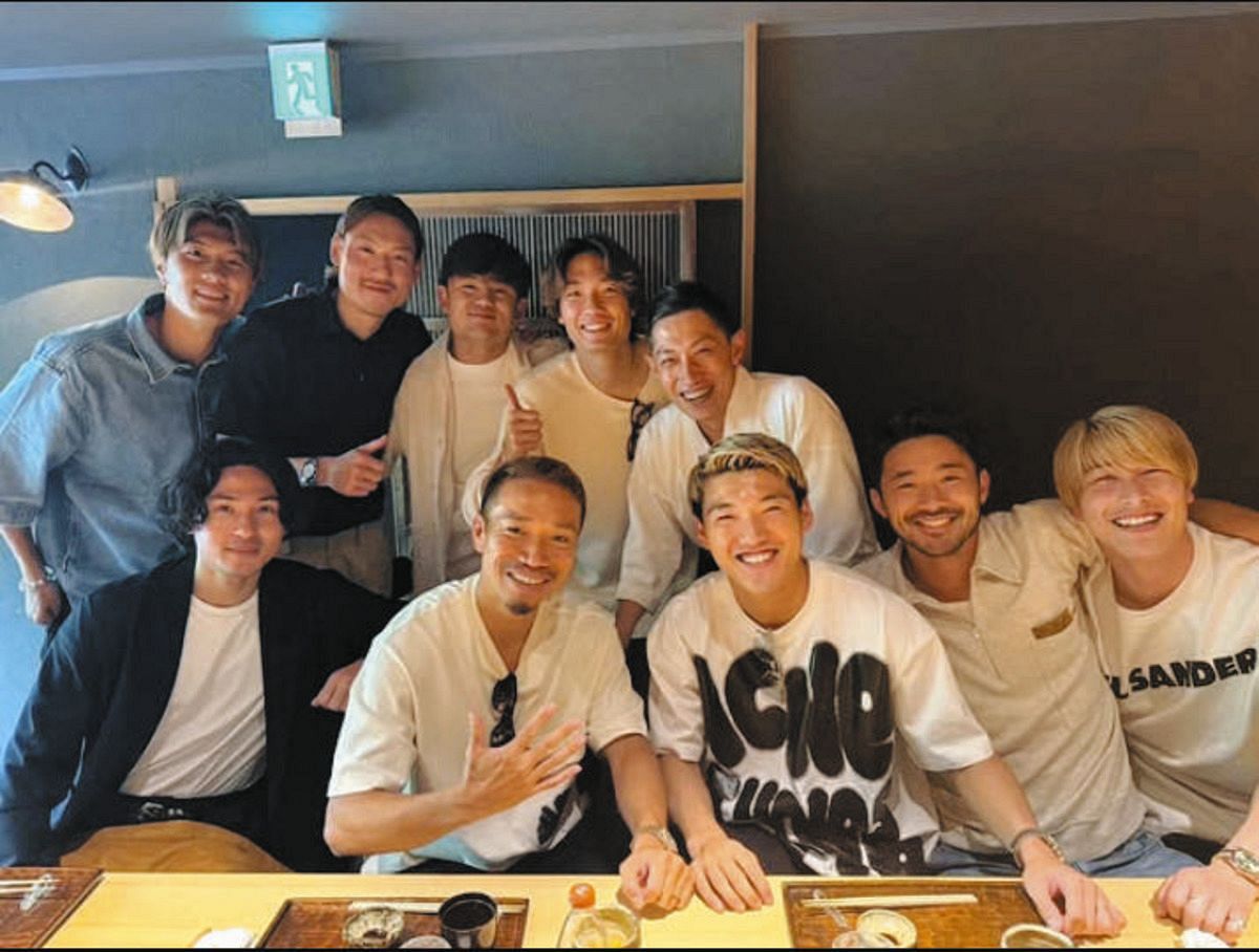 無料発送 ◇久保建英、超豪華な食事会のメンバーに驚きの声…「みんな 記念グッズ