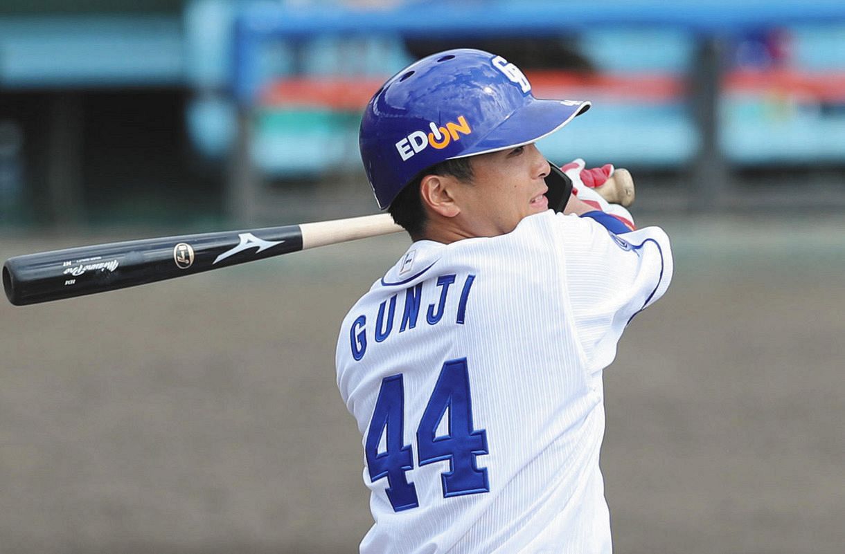 中日紅白戦 ５番 捕手 で先発の郡司が強打の持ち味発揮 小笠原の直球を中前へ運びチーム初適時打 中日スポーツ 東京中日スポーツ