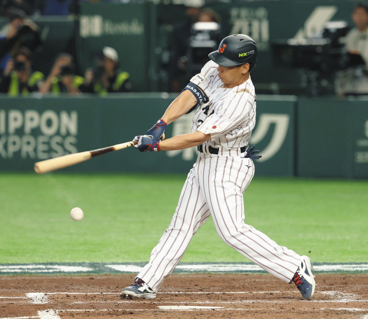 WBC】ボール破壊…！？侍ジャパンの4番・吉田正尚が放った”珍”内野安打