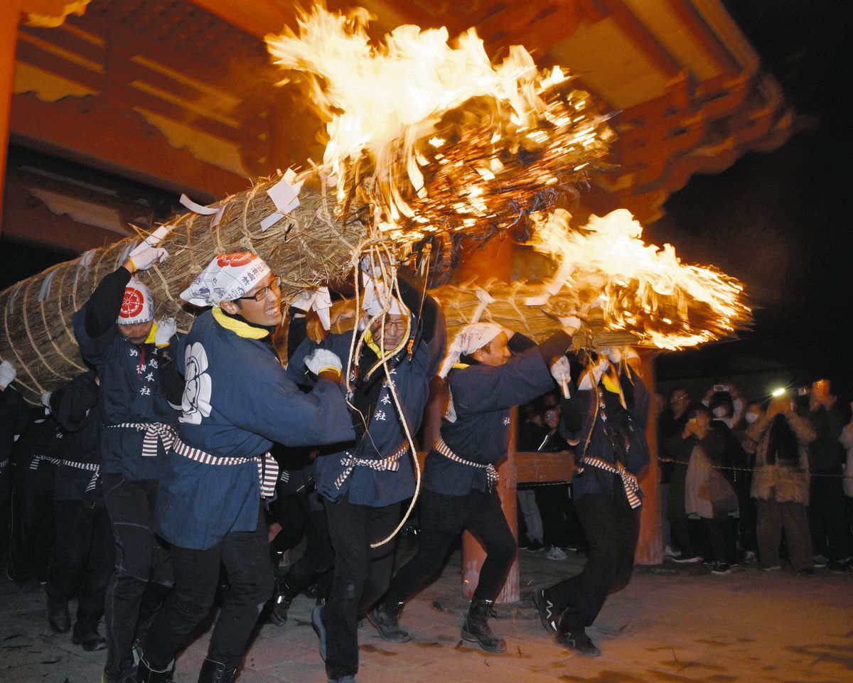 春を告げる「おみと」勇壮に 愛知・津島神社で開扉祭：中日新聞Web