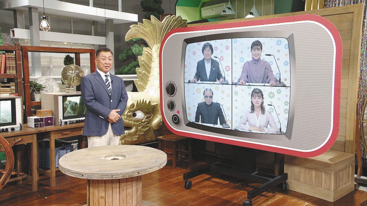 NHK名古屋で15日に放送される「アノコロTV」。司会のきくち教児（左）と解答者