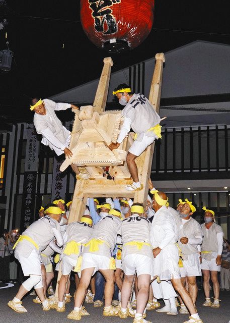 みこしまくり」迫力は変わらず 木曽・福島の奇祭：中日新聞Web