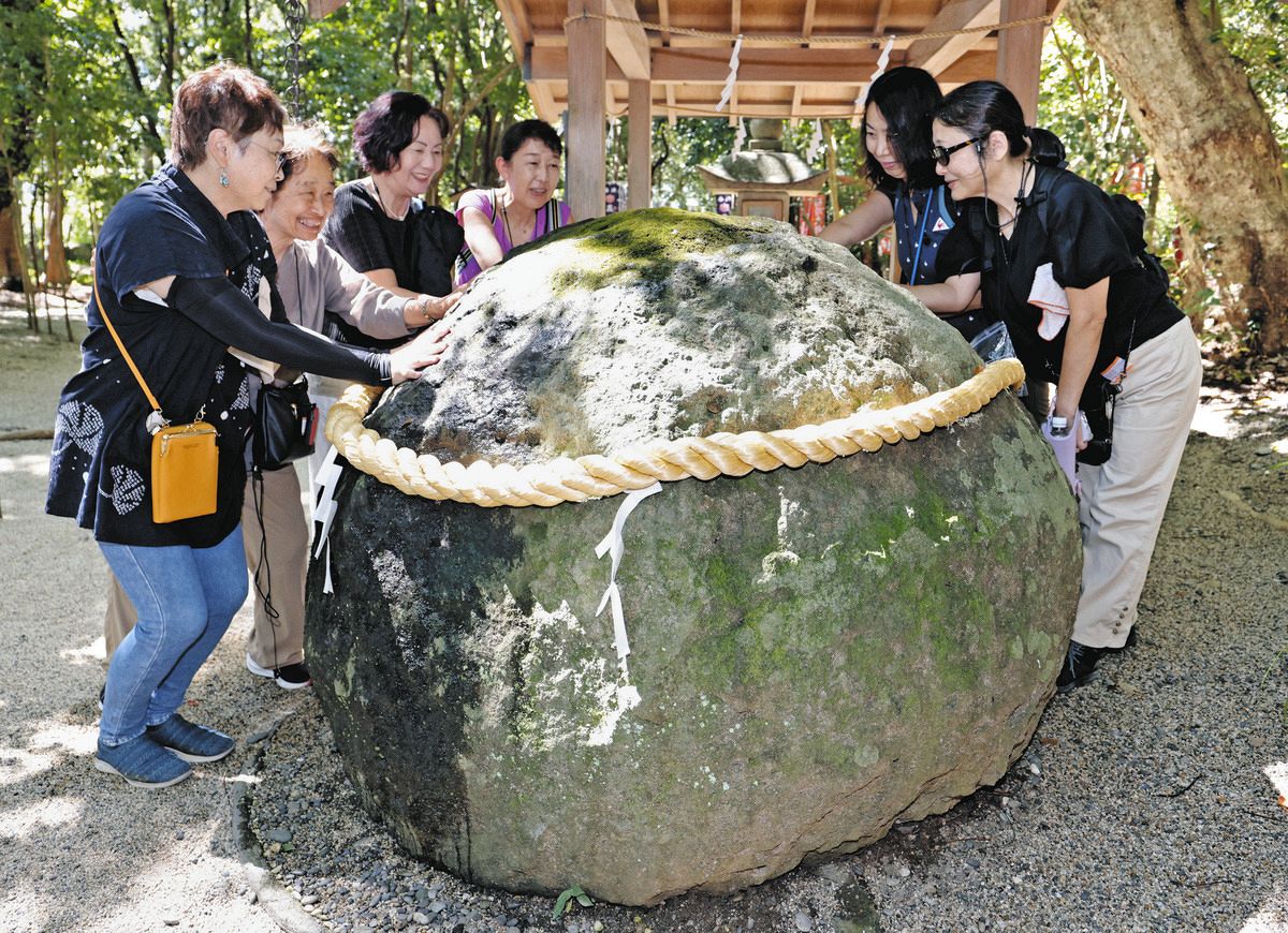 球運上昇」大谷翔平が触れた丸石がパワースポットに 三重・熊野の花の
