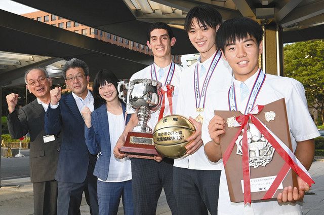 高校総体初優勝、中部大第一喜び 男子バスケの選手ら中日新聞社来訪