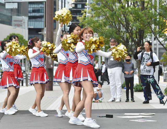 コロナ禍に負けないでね 名古屋駅東口 朝チア がエール 中日新聞web