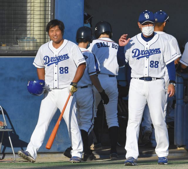 中日ドラゴンズ 木下拓哉選手 どら恋カラビナ、缶バッジ 2点セット