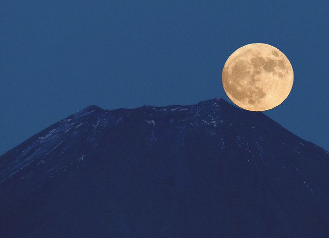夢かなうブルームーン 山伏岳で富士山と満月撮影 中日新聞しずおかweb