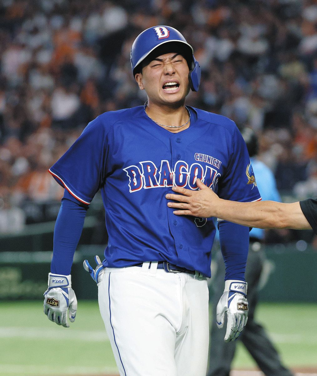 中日・ 石伊雄太、巨人・マルティネスの速球が左腕前腕に直撃！激痛に