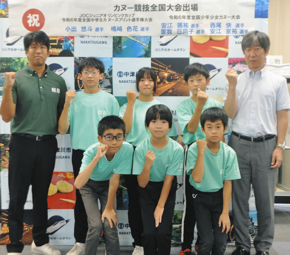 全国大会での健闘を誓う加藤さん（左端）と小中学生の選手ら＝中津川市役所で