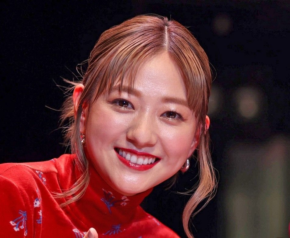 久々にイメチェン」AAA元メンバー伊藤千晃、ハイトーン金髪の新ヘアに