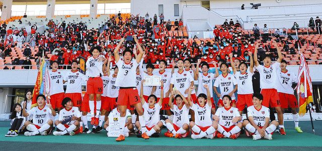 帝京大可児3連覇で全国へ 中京に6−1圧勝 高校サッカー県大会：中日