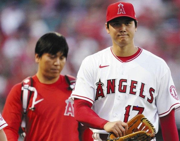 大谷翔平の通訳 水原一平さんも人気うなぎ上り イッペイ ミズハラ のコールに大歓声 Mlb 中日スポーツ 東京中日スポーツ