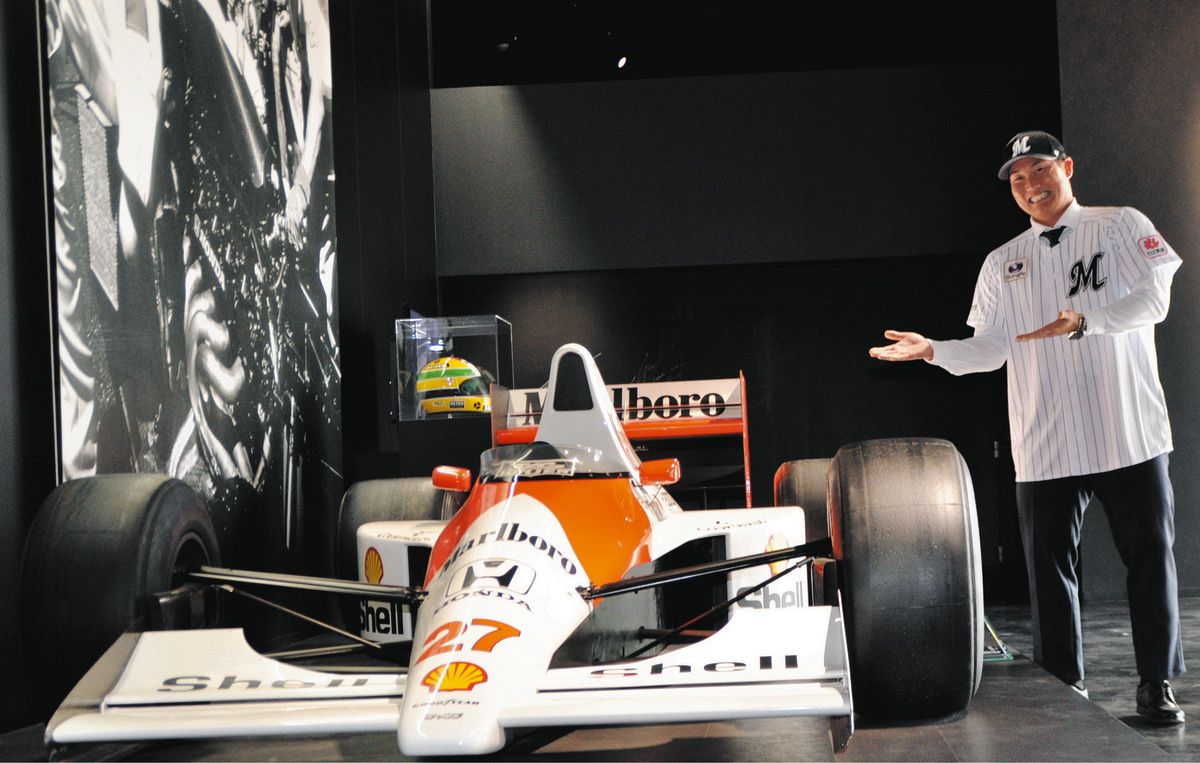 【たなか】 ◇ドラフト7位の田中大聖、セナも乗った”名車”？ F1マシンの前で笑顔