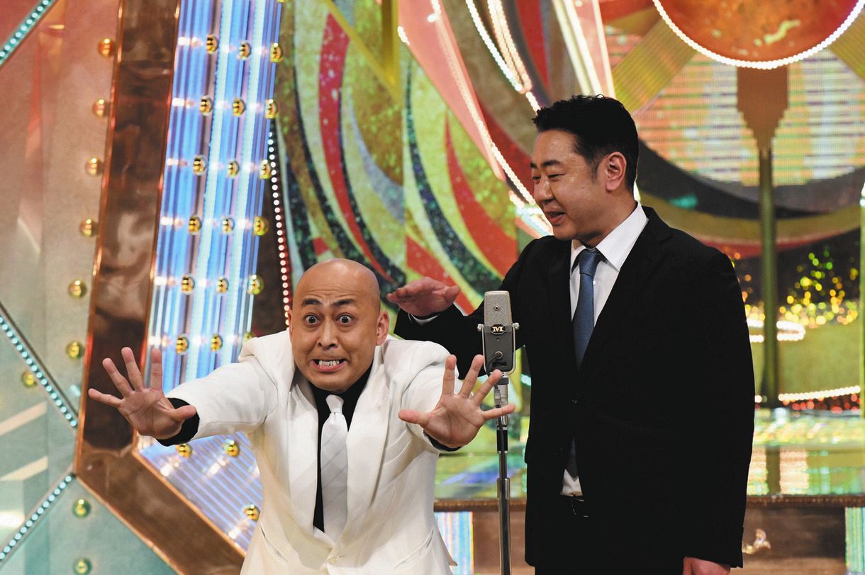 優勝した錦鯉の長谷川雅紀（左）と渡辺隆©M－1グランプリ事務局