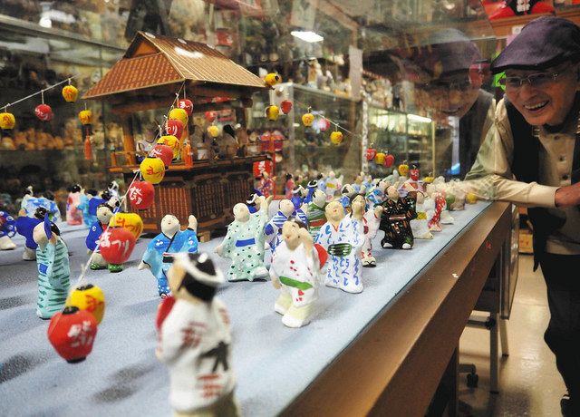 おどり人形 シリーズ8 静岡県製　ちゃっきり節おどり　まとめ売り11個 笑み誘う「白鳥人形おどり」 土鈴館でジオラマ展示：中日新聞Web