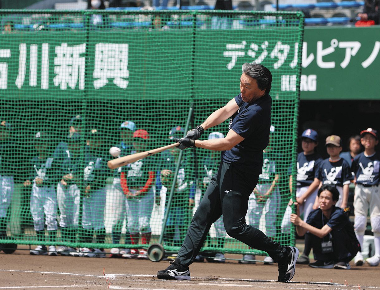 松井秀喜さん、同じ背番号後輩の巨人・秋広にエール「55番が東京ドーム