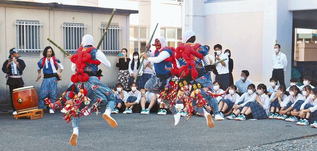 椚山獅子舞 知り、伝える 入善高生 保存会の演技見学：北陸中日新聞Web