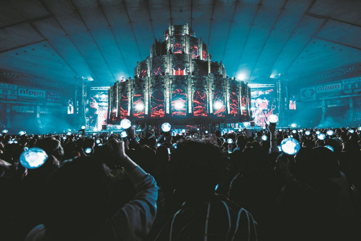 Mrs. GREEN APPLE東京ドームで完走 ステージに巨大な「バベルの塔」も