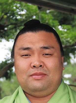 初日から休場の新大関・霧島、4日目から出場 陸奥親方「取らせて
