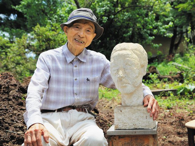 二木先生の情熱を後世に 安曇野の元教員の彫刻作品を親族や教え子整理