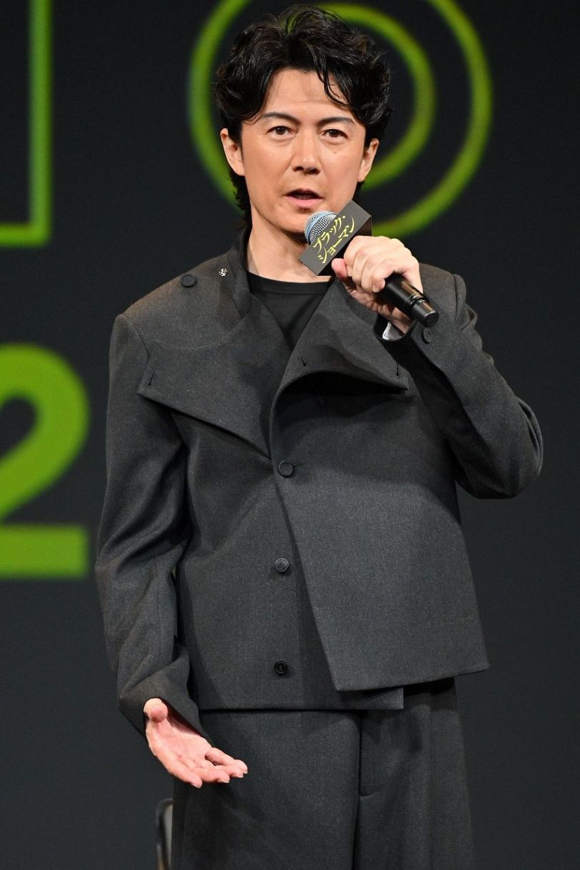 福山雅治、〝ブラック・ショーマン〟ならぬ〝マジック・ショーマン
