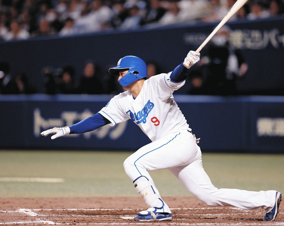 中日】ドラフト4位新人・石伊雄太、5回に初安打＆打点となる先制打で