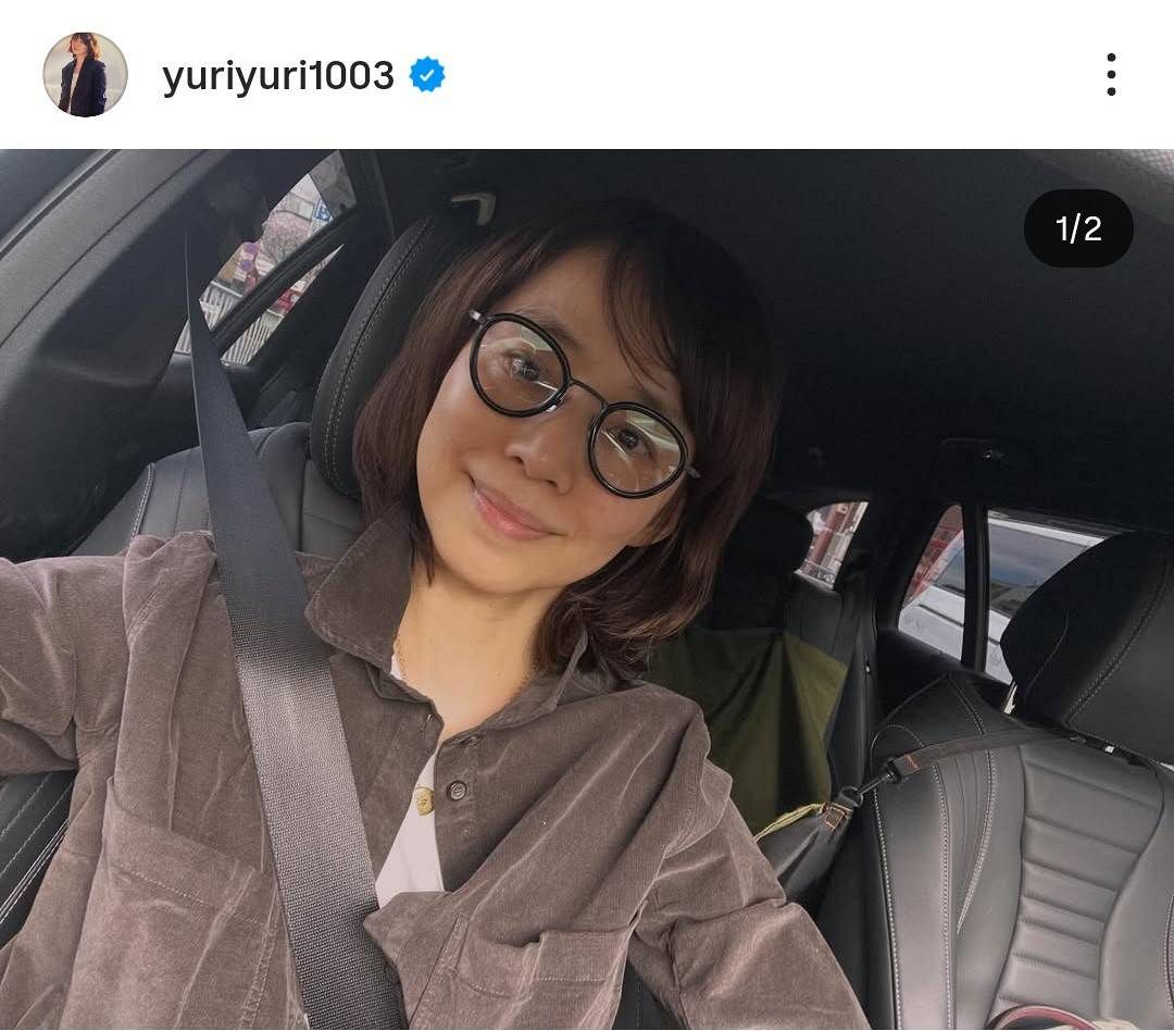 石田ゆり子のメガネ姿にファンが熱視線！